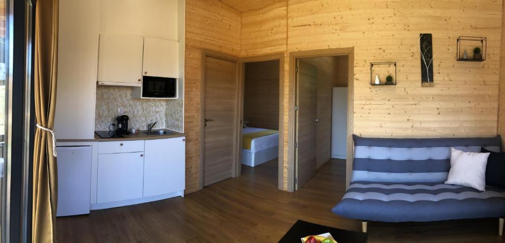 Kuchyňa alebo kuchynka v ubytovaní Cabañas Compostela - Cabaña Bosque Encantado