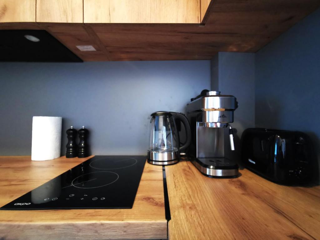 Príslušenstvo na prípravu kávy alebo čaju v ubytovaní PODWALE Apartment - Self Check-In 24h