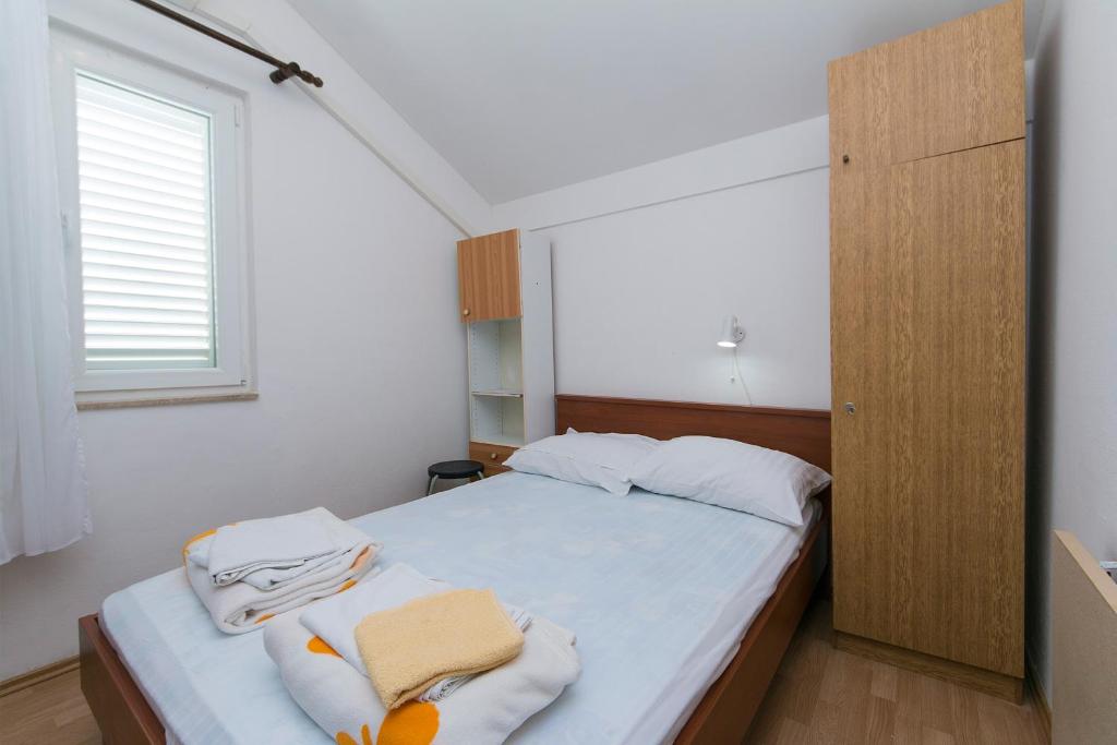 Postel nebo postele na pokoji v ubytování Studio Podaca 516a