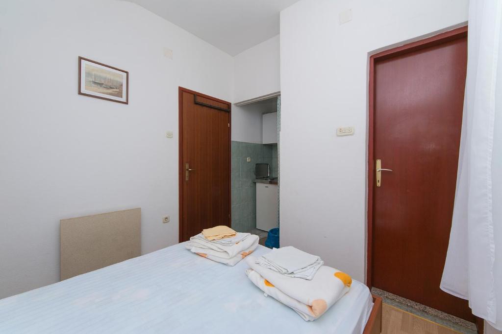 Postel nebo postele na pokoji v ubytování Studio Podaca 516a