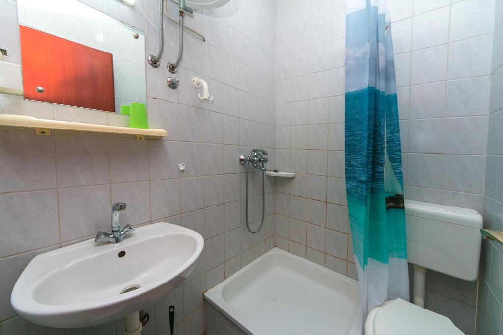 Koupelna v ubytování Apartments by the sea Podaca, Makarska - 516