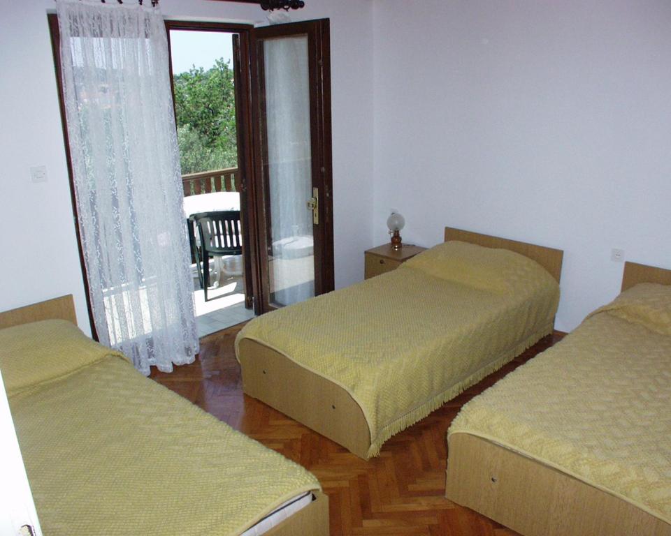 Postel nebo postele na pokoji v ubytování Apartments by the sea Sali, Dugi otok - 454