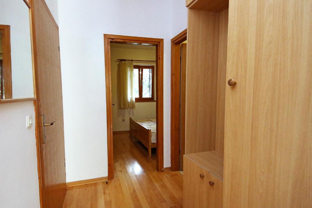 Postel nebo postele na pokoji v ubytování Apartments by the sea Zaboric, Sibenik - 468