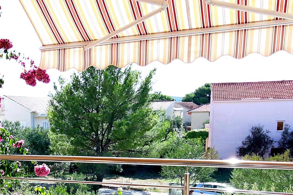 Balkón nebo terasa v ubytování Apartments by the sea Zaboric, Sibenik - 468