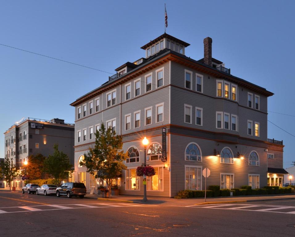 a large building on the corner of a street at Majestic Inn and Spa in Anacortes