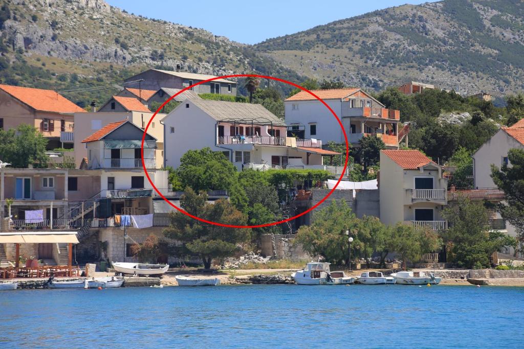 グレバシュティツァにあるApartments by the sea Grebastica, Sibenik - 480の赤丸の集団