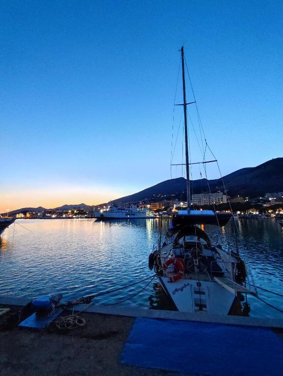 Booking.com: Barca a vela 12 metri Boat & Breakfast , Formia, Italia - 11  Giudizi degli ospiti . Prenota ora il tuo hotel!