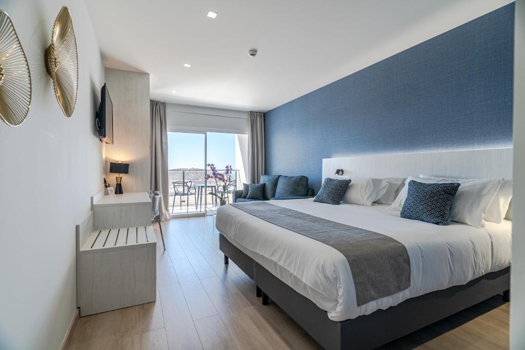 Ramada Resort by Wyndham Puerto de Mazarron - Habitación Familiar Deluxe Con Vistas Al Mar