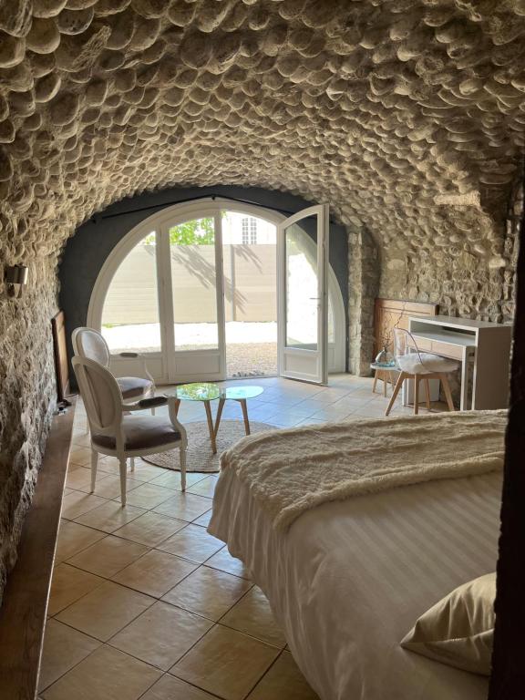 Postel nebo postele na pokoji v ubytování GITE DE LA CAPPELLA - CHAMBRE D'HÔTES A VOLTA