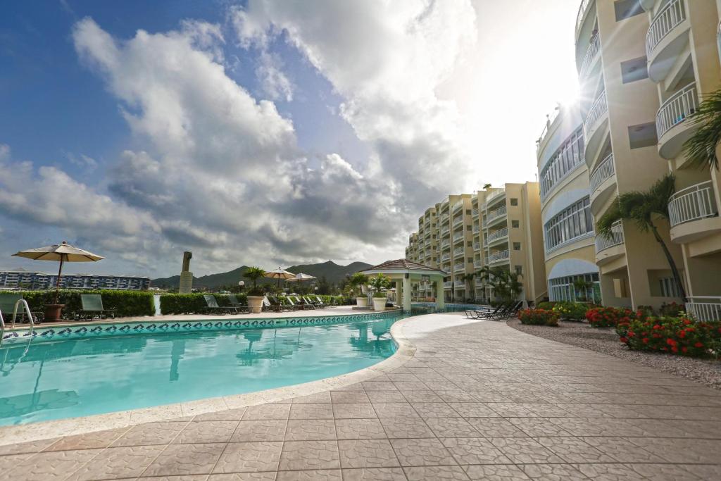 Bazén v ubytování The Villas at Simpson Bay Resort nebo v jeho okolí