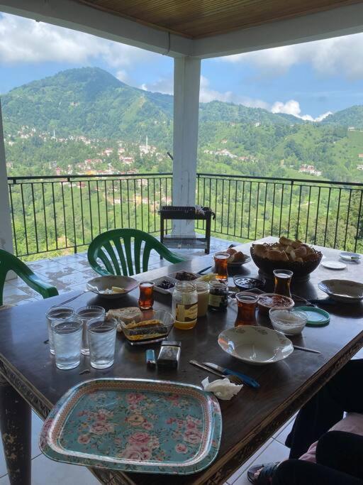 Doğayla iç içe eşsiz manzaralı büyük teraslı konak