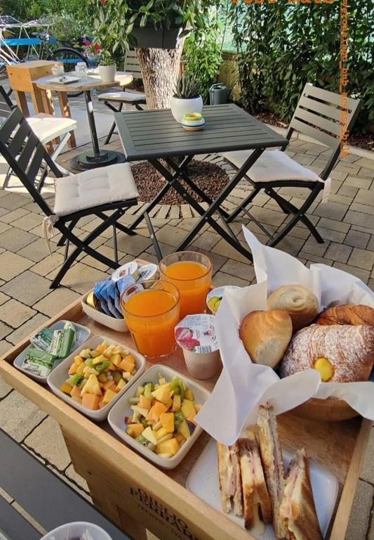 Jedlo v ubytovaní bed & breakfast alebo blízkom okolí