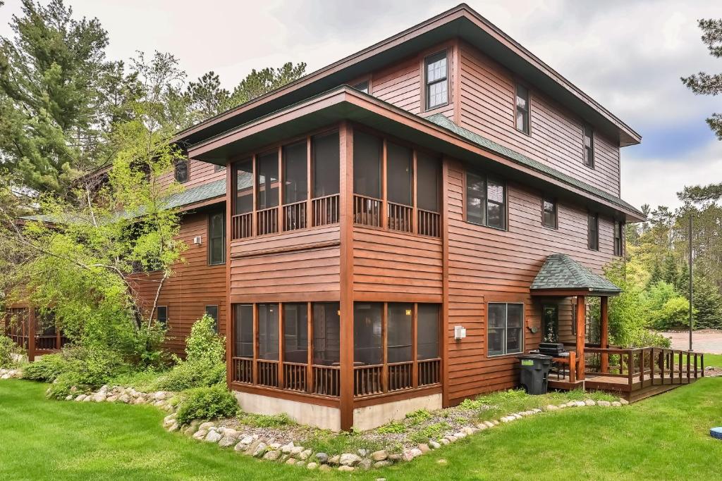 Chippewa Retreat Den, Manitowish Waters (updated prices 2024)