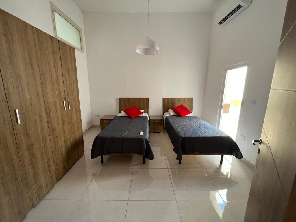 Room with shared bathroom Sliema