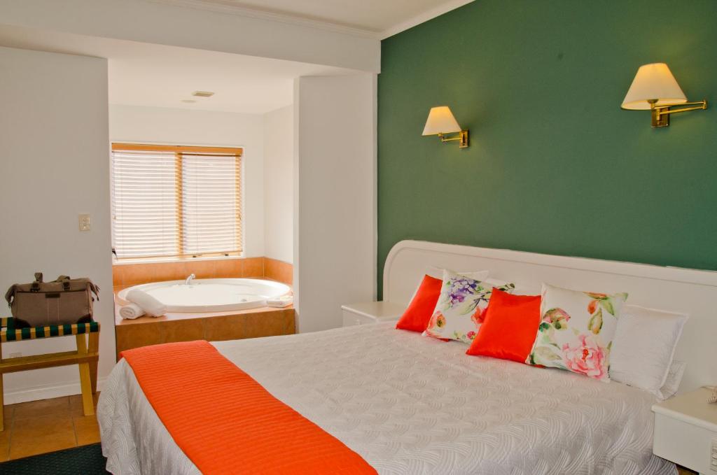 Postel nebo postele na pokoji v ubytování Beachfront Motel