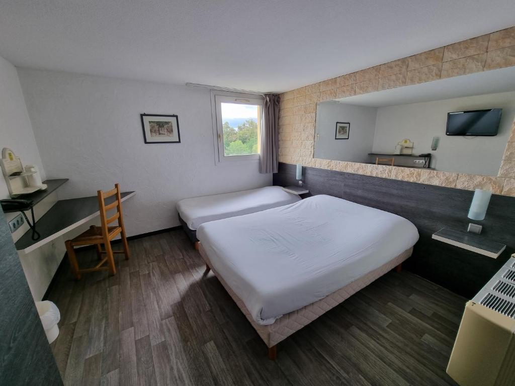 Hôtel Restaurant Le Relais - Pau Nord - 标准三重房间