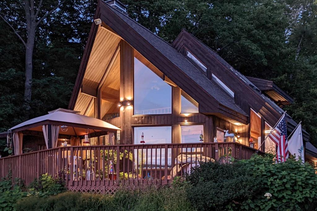 Inviting Cornville Home with Deck on 10 Acres!, Cornville (updated prices 2024)