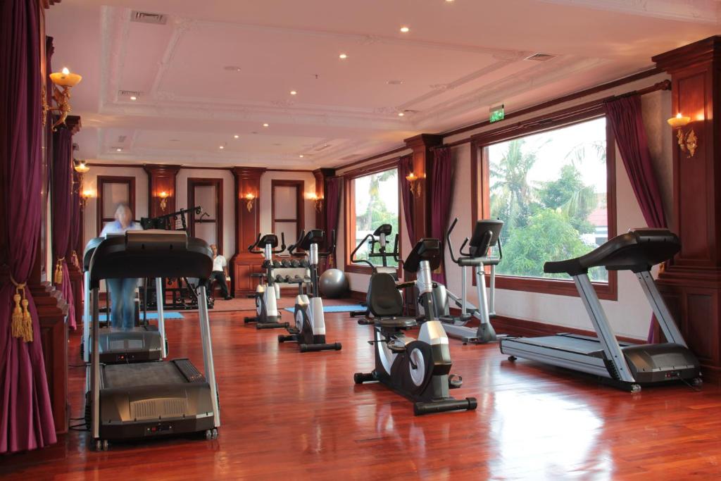 Fitness centrum a/nebo fitness zařízení v ubytování Regency Angkor Hotel
