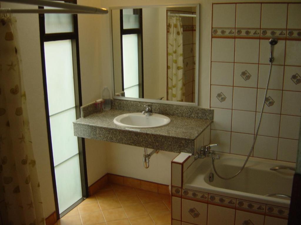 Noble House Beach Resort - 5