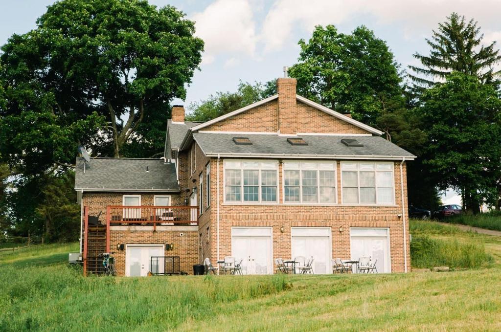 Serene 6BR country home on 325 acres ATV for rent, Burgettstown