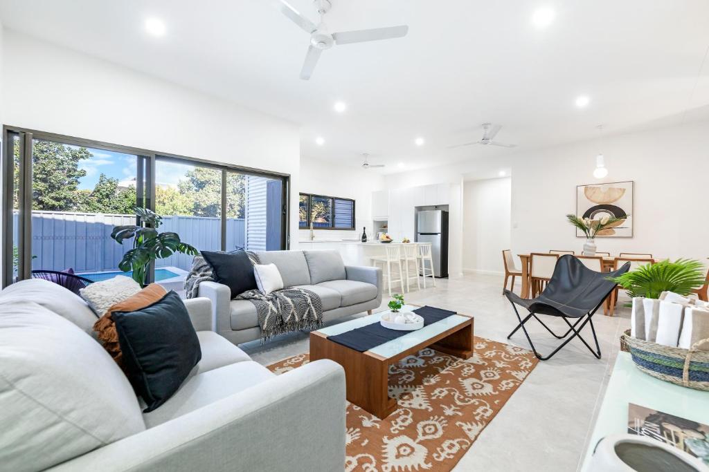 'The White Belle' Poolside Paradise at Fannie Bay, Darwin (updated