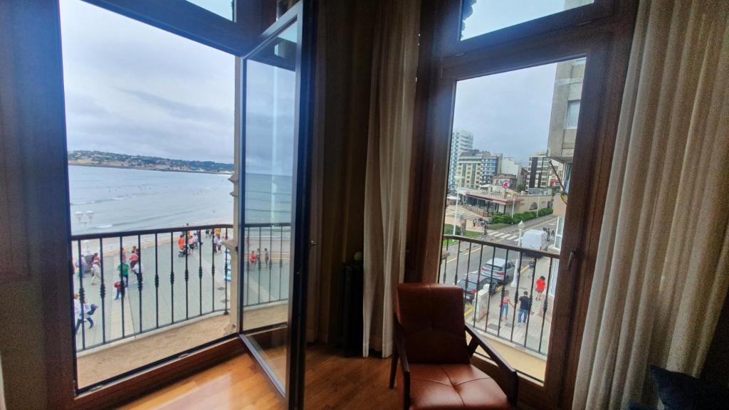 Ave Fénix - Piso emblemático en 1ª línea de playa, Gijón ...