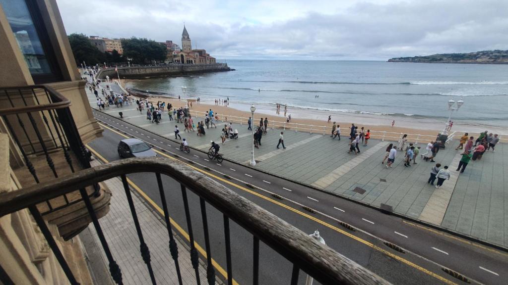 Ave Fénix - Piso emblemático en 1ª línea de playa, Gijón ...