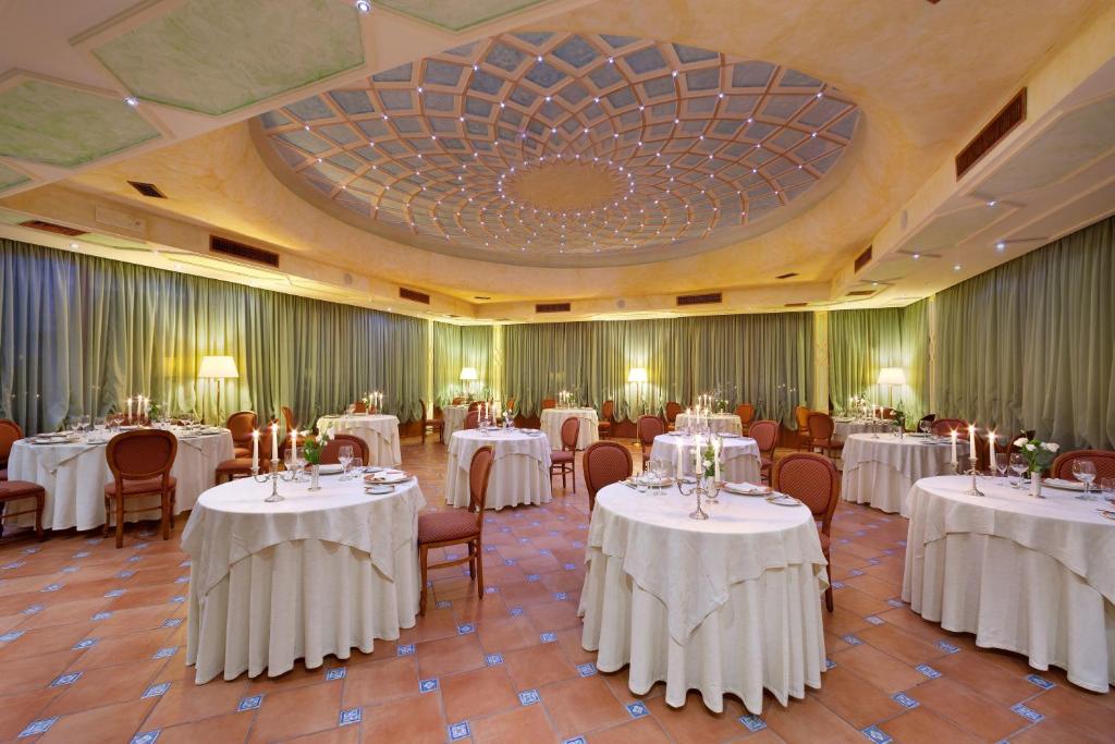 Restaurace v ubytování Grand Hotel La Pace - All Inclusive