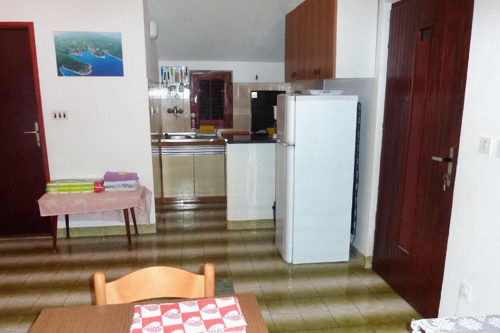 Kuchyňa alebo kuchynka v ubytovaní Apartments by the sea Mudri Dolac, Hvar - 595