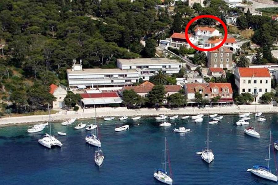 un grupo de barcos están atracados en un puerto en Apartments by the sea Hvar - 591, en Hvar