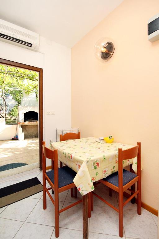Posedenie v ubytovaní Apartments by the sea Hvar - 591