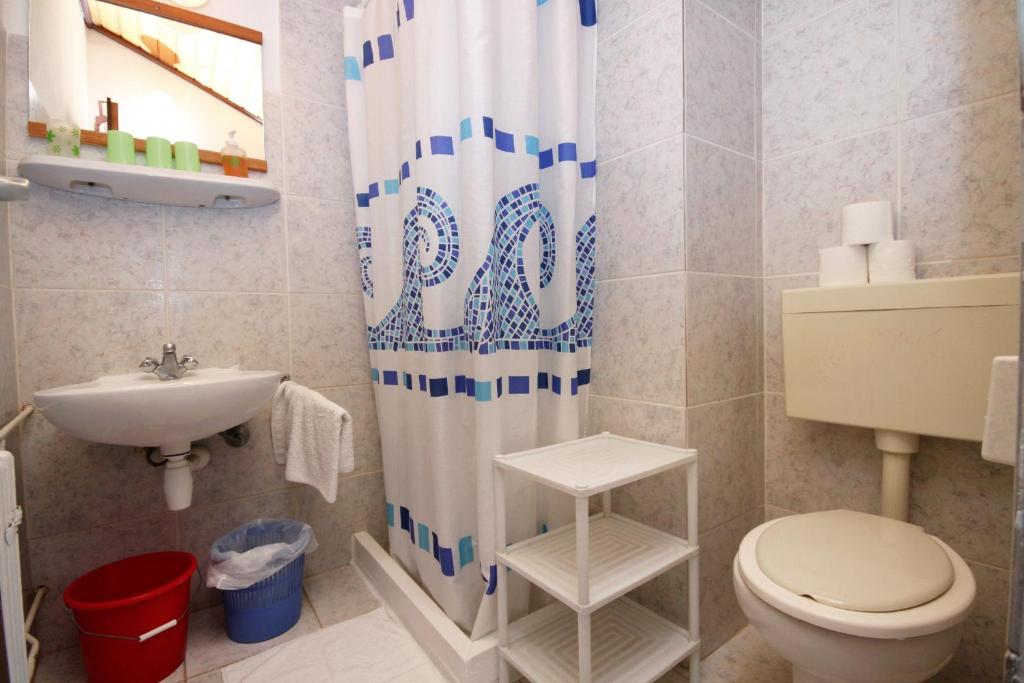 Kúpeľňa v ubytovaní Apartments by the sea Hvar - 591