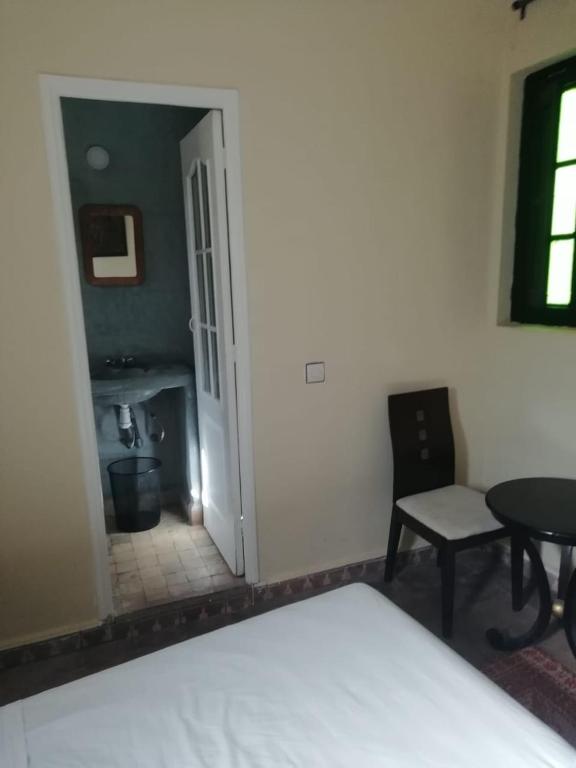 Postel nebo postele na pokoji v ubytování Riad 9 Derb El Bousnne