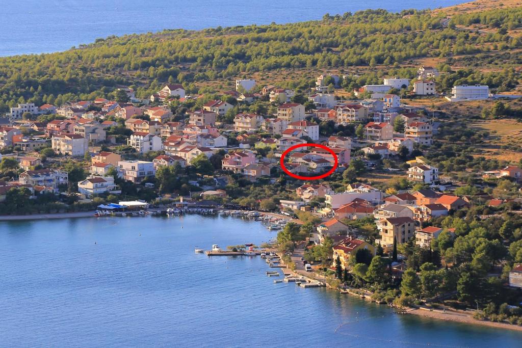 Fotografie z fotogalerie ubytování Apartments by the sea Grebastica, Sibenik - 966 v destinaci Bašelovići