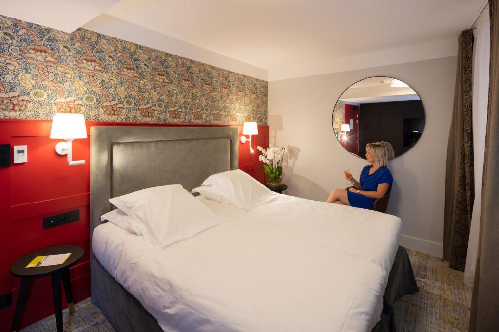 Postel nebo postele na pokoji v ubytování Logis Hôtel-Restaurant du Mouton
