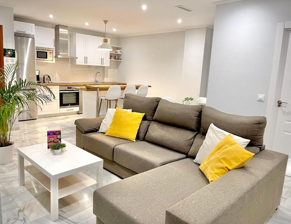 Cartujano City Center Apartment - Three-Bedroom Apartment