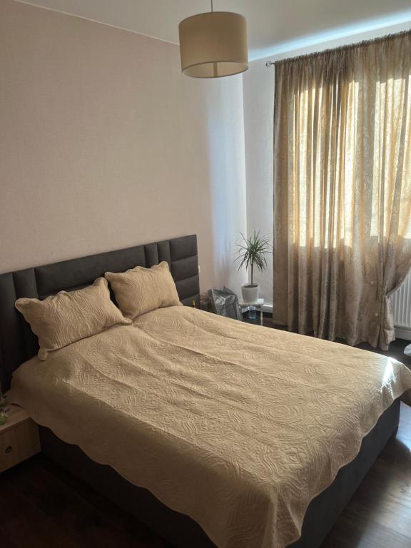 Postel nebo postele na pokoji v ubytování Cozy space in Tbilisi