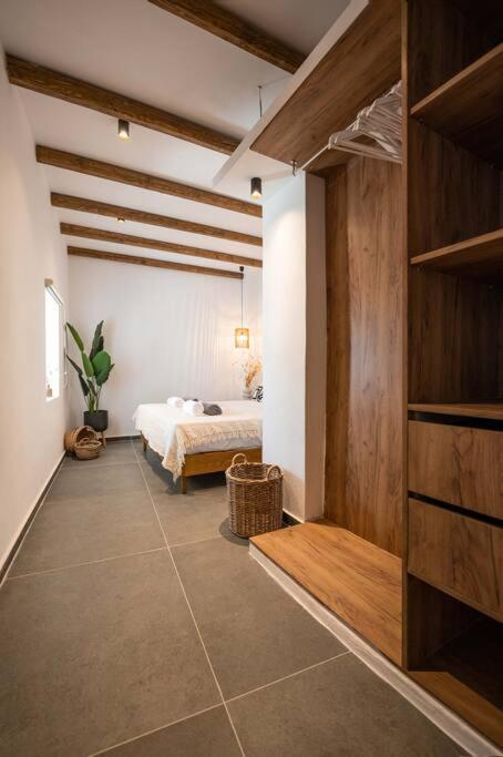 Postel nebo postele na pokoji v ubytování CasaCarma III, private pool, boho design, central