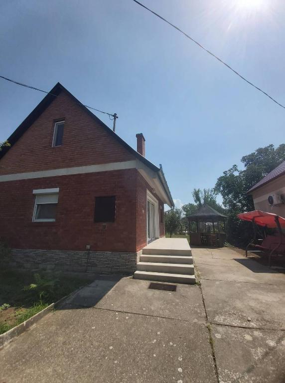 Budova, kde se prázdninový dům nachází