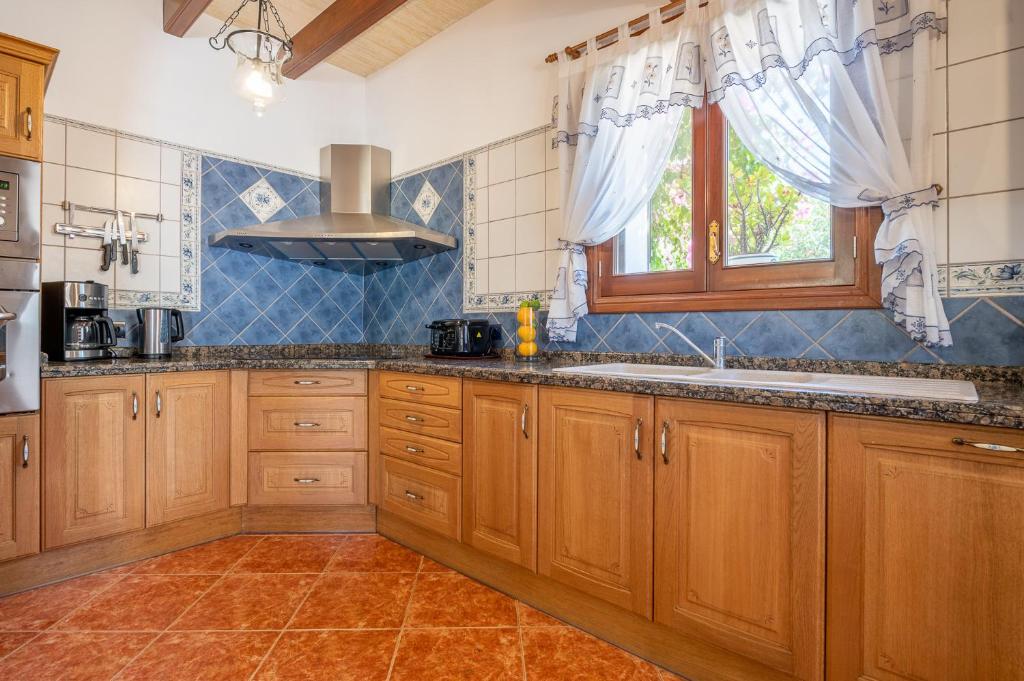 Kuchyň nebo kuchyňský kout v ubytování Finca Margarita by Mallorca House Rent