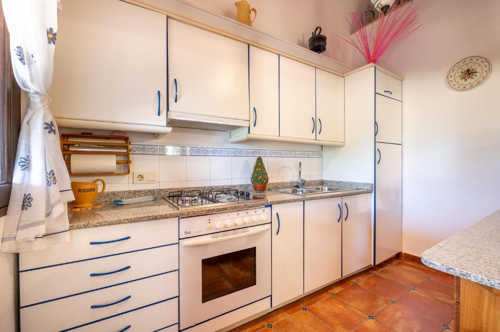 Kuchyň nebo kuchyňský kout v ubytování Finca Margarita by Mallorca House Rent