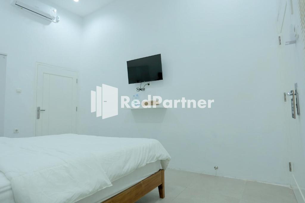 Pringgading Surf Camp Mitra RedDoorz - Economy Tweepersoonskamer