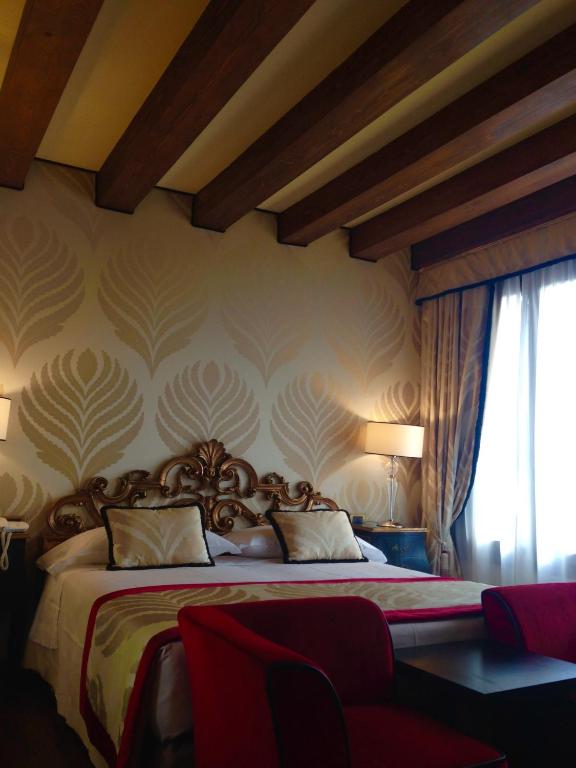 Postel nebo postele na pokoji v ubytování Hotel Amadeus
