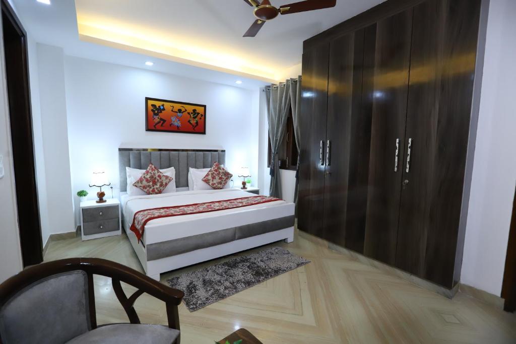 Postel nebo postele na pokoji v ubytování Hotel Nature View Green Park Metro Couple Friendly New Delhi