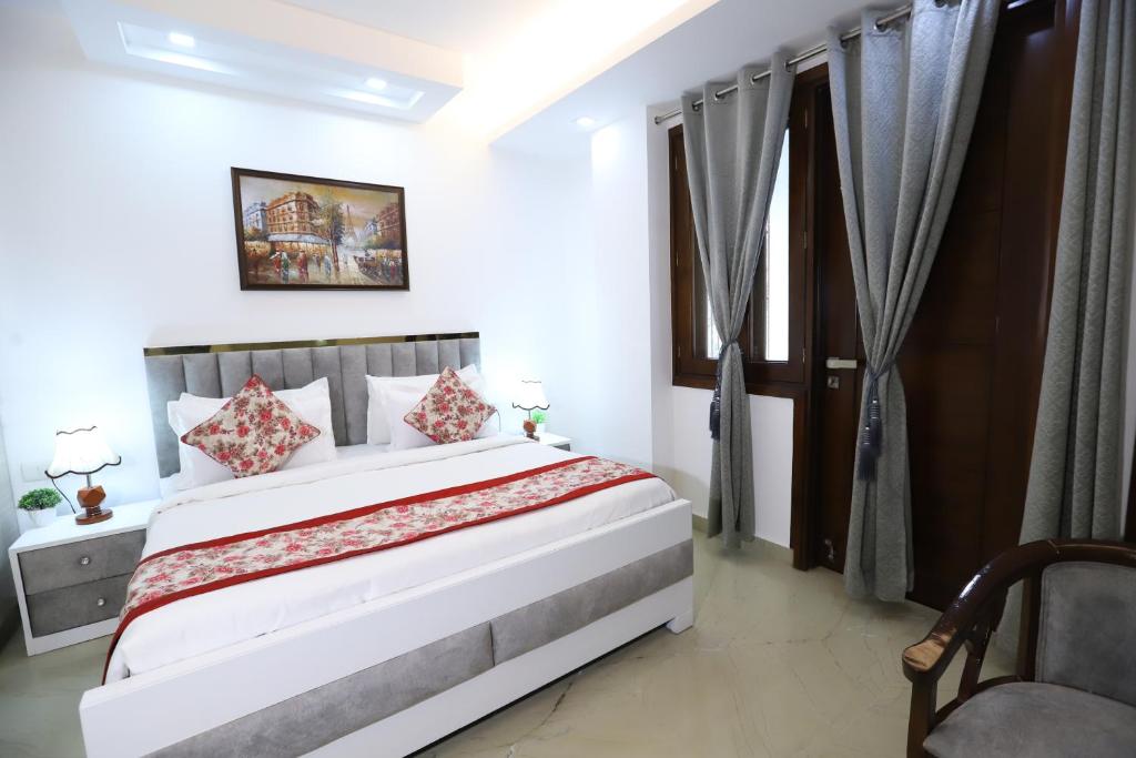 Postel nebo postele na pokoji v ubytování Hotel Nature View Green Park Metro Couple Friendly New Delhi