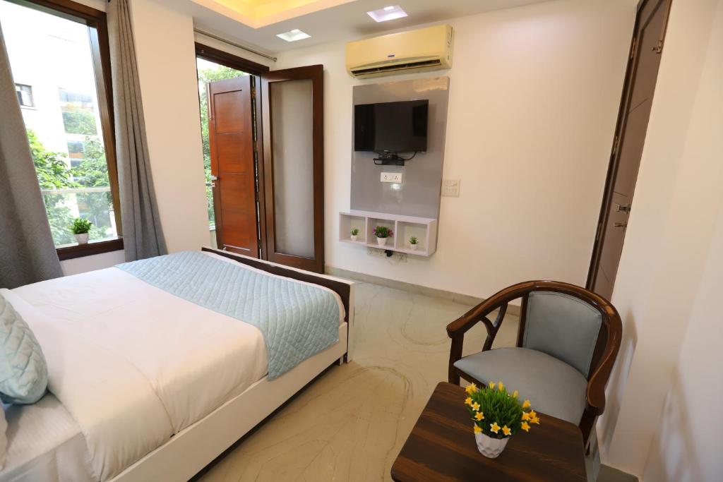 Postel nebo postele na pokoji v ubytování Hotel Nature View Green Park Metro Couple Friendly New Delhi
