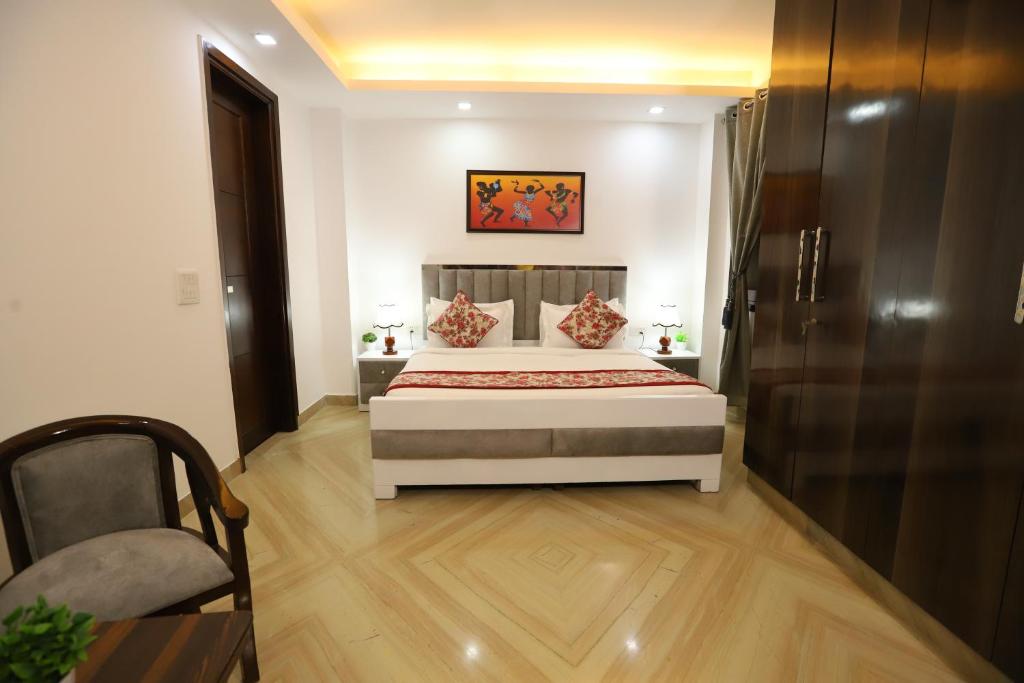 Postel nebo postele na pokoji v ubytování Hotel Nature View Green Park Metro Couple Friendly New Delhi