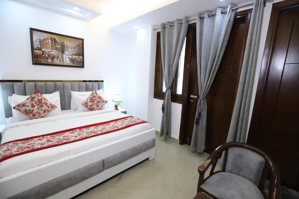 Postel nebo postele na pokoji v ubytování Hotel Nature View Green Park Metro Couple Friendly New Delhi