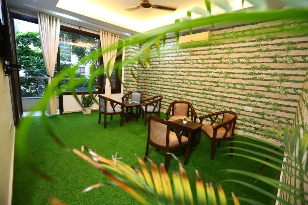 Posezení v ubytování Hotel Nature View Green Park Metro Couple Friendly New Delhi