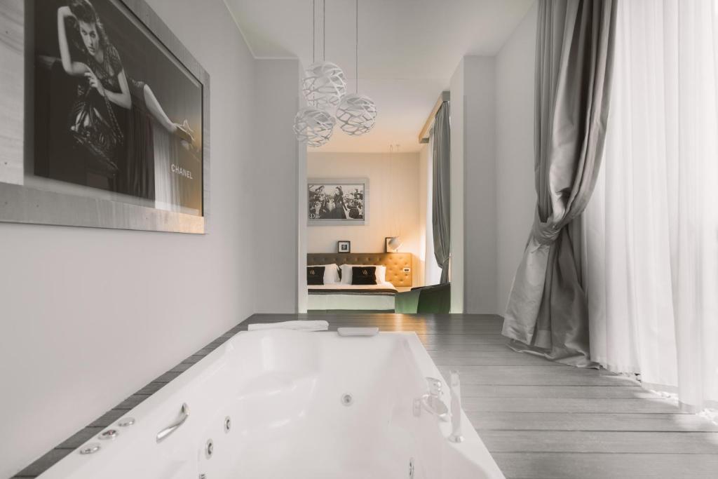 
Deluxe Double Bed with Hot Tub
